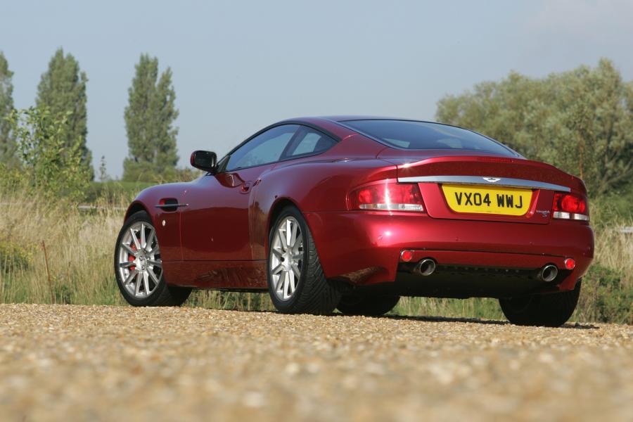  Aston Martin V12 Vanquish S 2004 года  (UK) (фото 24 из 37)